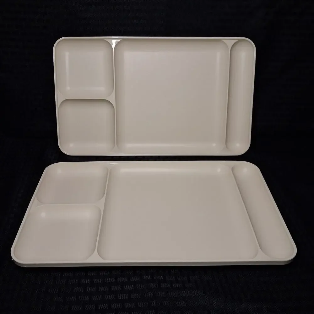 Tupperware 1535 Divided Cafeteria Style 15 x 9 Dining Camping Set 2 Beige/Cream